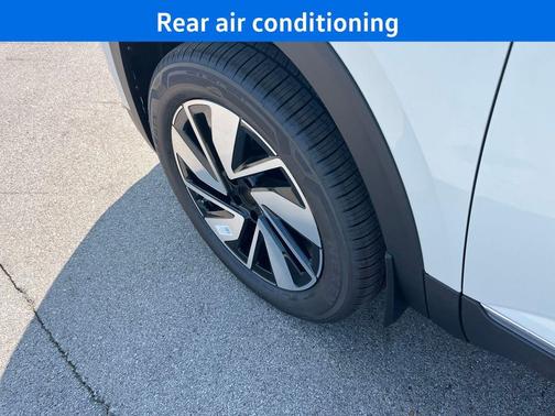opal white pearl 2026 Volkswagen Atlas 2.0T SEL
