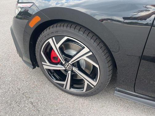 2025 Volkswagen Golf GTI 2.0T SE DSG
