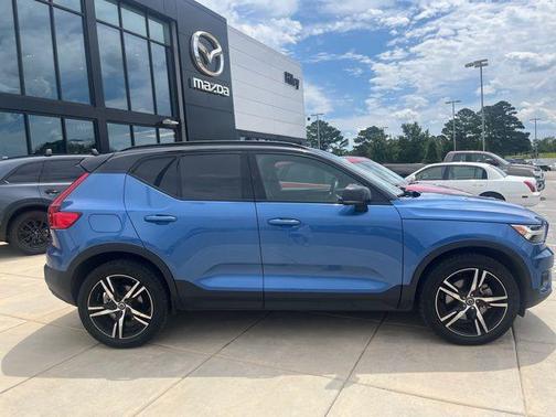 2021 Volvo XC40 T4 R-Design