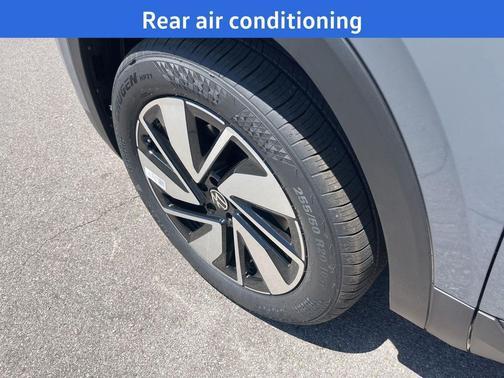 pure gray 2026 Volkswagen Atlas 2.0T SE w/Technology