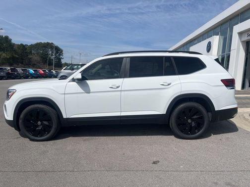 2025 Volkswagen Atlas 2.0T SE w/Technology