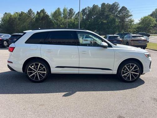 2025 Audi Q7 45 Premium Plus