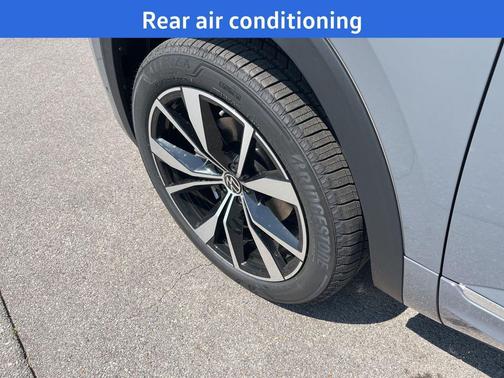 Pure Gray 2026 Volkswagen Atlas 2.0T SEL Premium R-Line 4MOTION