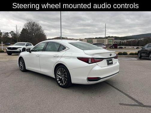 2025 Lexus ES 300h Ultra Luxury