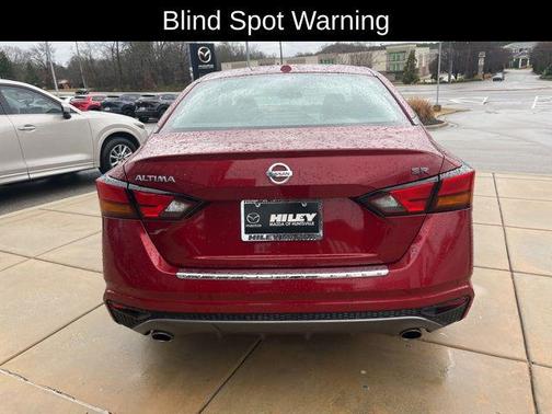 2022 Nissan Altima SR FWD