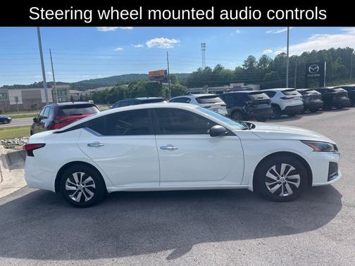 Glacier White 2024 Nissan Altima S FWD