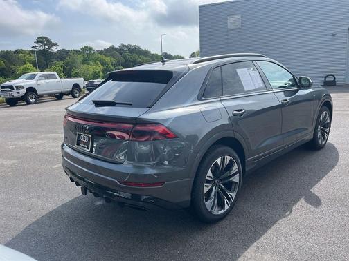 Daytona Gray Pearl Effect 2025 Audi Q8 55 Premium Plus