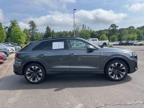 Daytona Gray Pearl Effect 2025 Audi Q8 55 Premium Plus