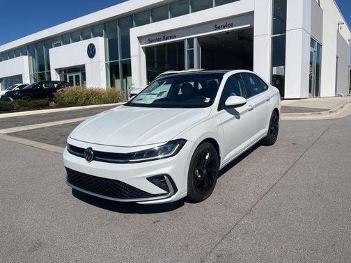 Opal White Pearl 2026 Volkswagen Jetta 1.4T SE