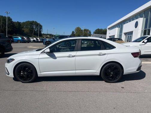 Opal White Pearl 2026 Volkswagen Jetta 1.4T SE