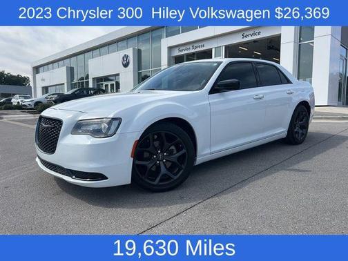 2023 Chrysler 300 Touring