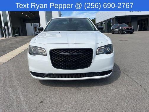 2023 Chrysler 300 Touring