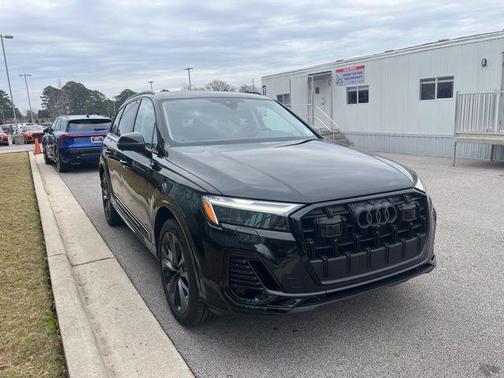 2025 Audi Q7 55 Premium Plus