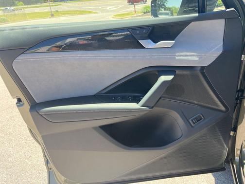 Avocado Green w/Deep Black Roof 2026 Volkswagen Tiguan 2.0T SE R-Line Black
