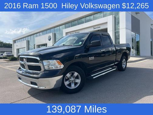 Brilliant Black Crystal Pearlcoat 2016 RAM 1500 SLT