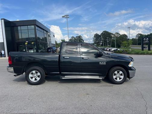 Brilliant Black Crystal Pearlcoat 2016 RAM 1500 SLT