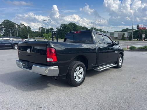 Brilliant Black Crystal Pearlcoat 2016 RAM 1500 SLT