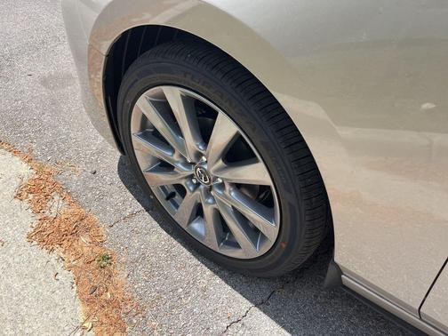 Platinum Quartz Metallic 2026 Mazda Mazda3 FWD w/Preferred Package