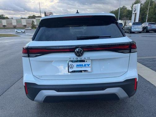 2026 Volkswagen Tiguan 2.0T SE