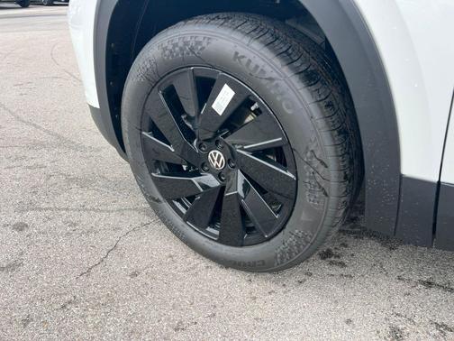 opal white pearl 2026 Volkswagen Atlas 2.0T SE w/Technology
