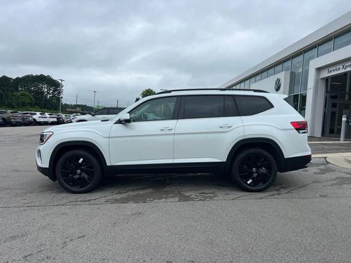opal white pearl 2026 Volkswagen Atlas 2.0T SE w/Technology