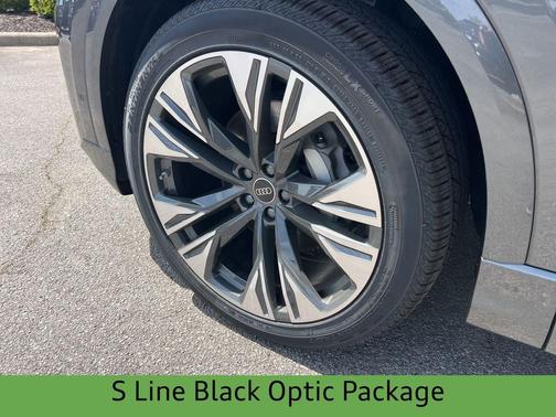 Daytona Gray Pearl Effect 2026 Audi Q8 55 Premium Plus