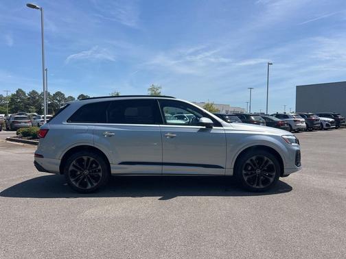Satellite Silver Metallic 2025 Audi Q7 55 Premium Plus