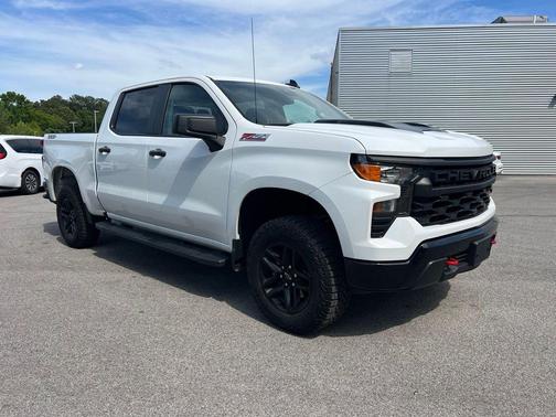 Summit White 2024 Chevrolet Silverado 1500 Custom Trail Boss
