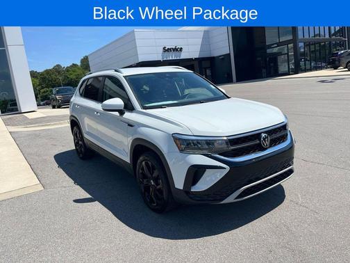 Pure White 2024 Volkswagen Taos 1.5T SE