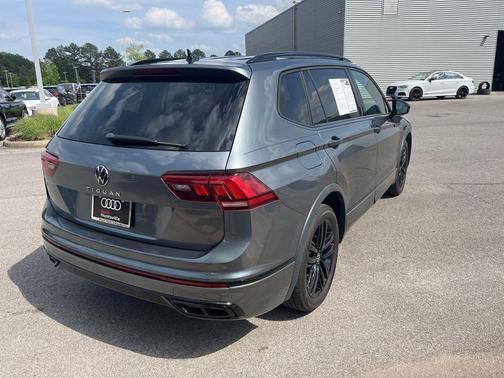 Platinum Gray Metallic 2022 Volkswagen Tiguan 2.0T SE R-Line Black