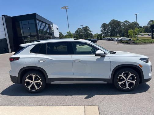 Pure White 2026 Volkswagen Tiguan 2.0T SE