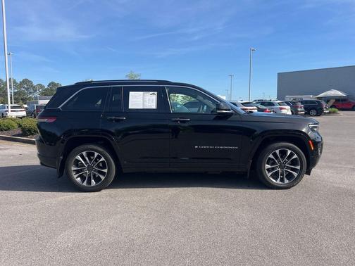 Diamond Black Crystal Pearlcoat 2022 Jeep Grand Cherokee 4xe Overland