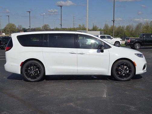2025 Chrysler Pacifica Limited