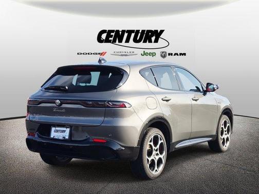 2025 Alfa Romeo Tonale Base