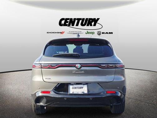 2025 Alfa Romeo Tonale Base