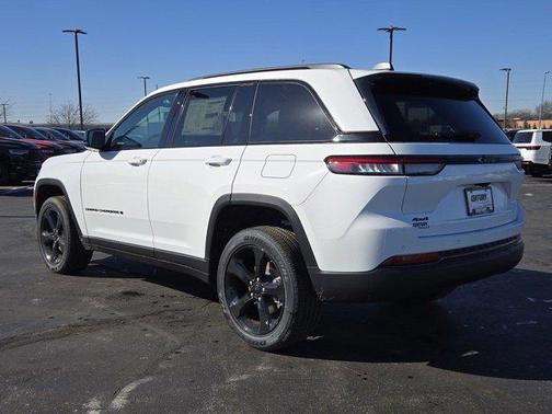 2025 Jeep Grand Cherokee Laredo