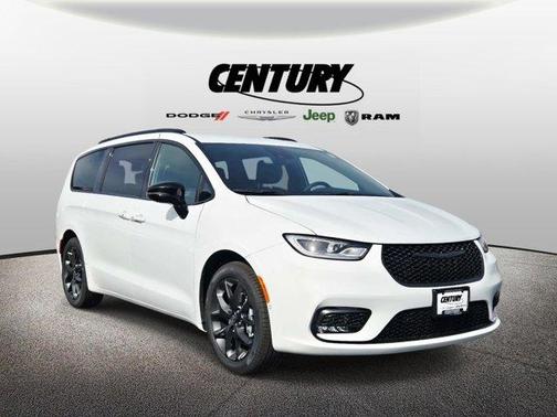 Bright White Clearcoat 2026 Chrysler Pacifica Select