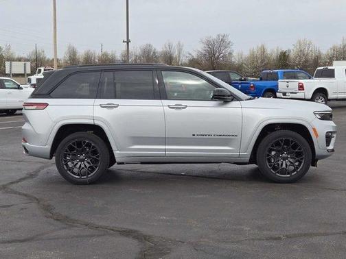 2025 Jeep Grand Cherokee Summit