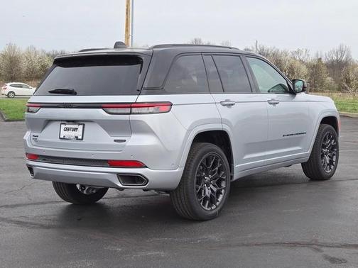 2025 Jeep Grand Cherokee Summit