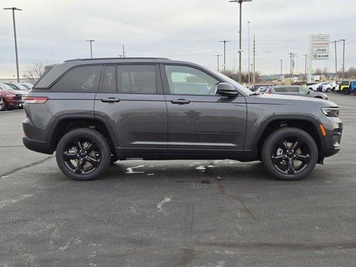 2025 Jeep Grand Cherokee Laredo