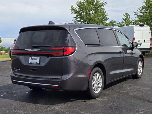 2023 Chrysler Pacifica Touring-L