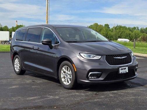 2023 Chrysler Pacifica Touring-L