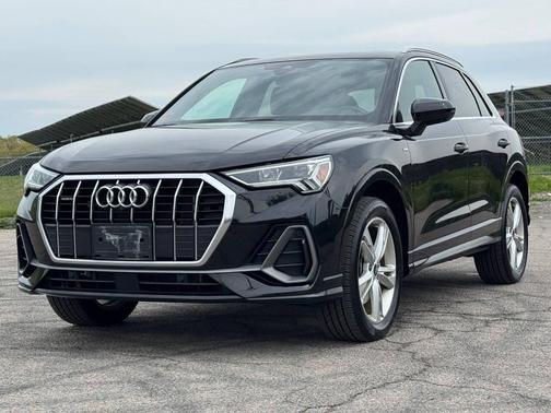 Mythos Black Metallic 2022 Audi Q3 45 S line Premium Plus