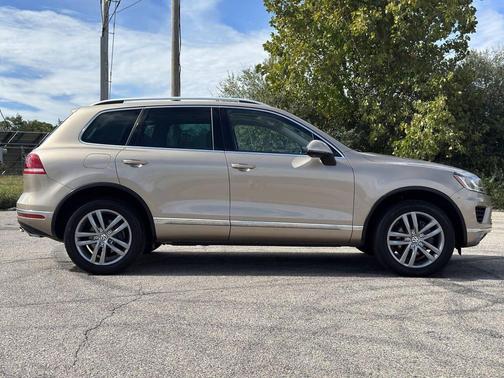 2016 Volkswagen Touareg VR6 Lux