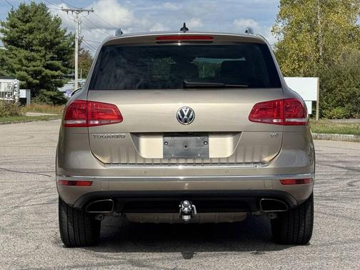 2016 Volkswagen Touareg VR6 Lux