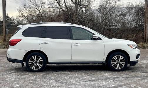 2017 Nissan Pathfinder SV