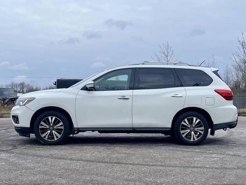 2017 Nissan Pathfinder SV