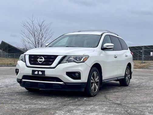 2017 Nissan Pathfinder SV