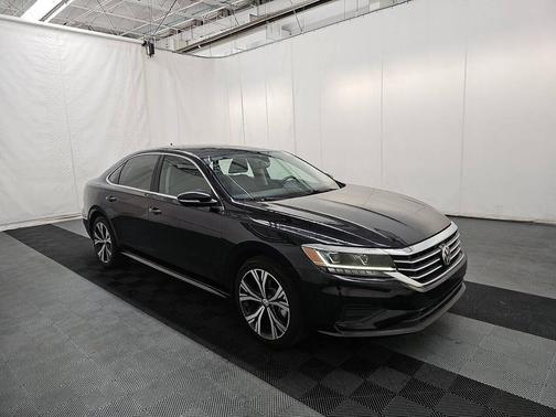Deep Black Pearl 2022 Volkswagen Passat 2.0T SE