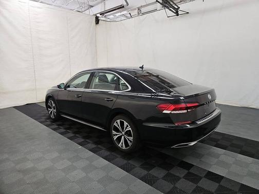 Deep Black Pearl 2022 Volkswagen Passat 2.0T SE